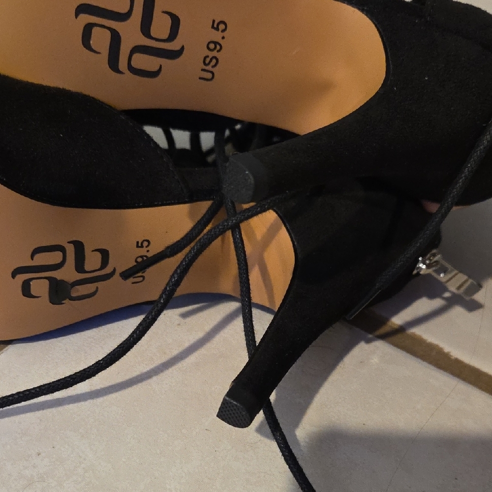 Burju Heels - Picture 4 of 6